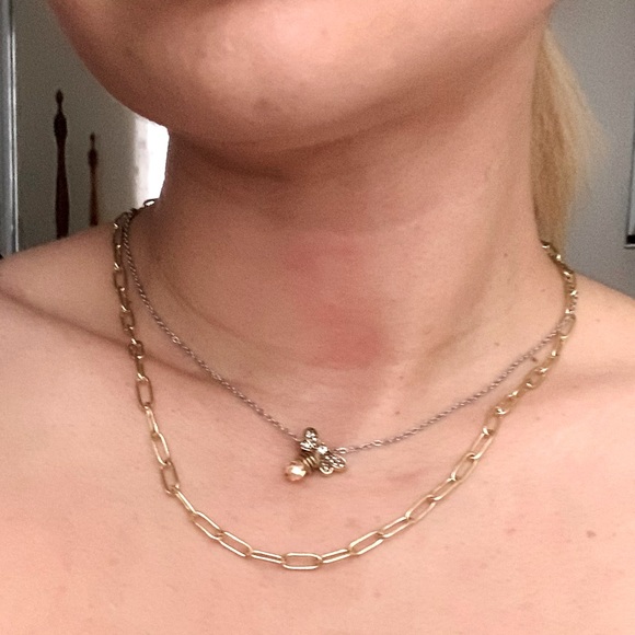 NEW Unique Bee🐝 stainless steel and DiAmi® crystals Necklace. Gold finish. - Picture 3 of 4